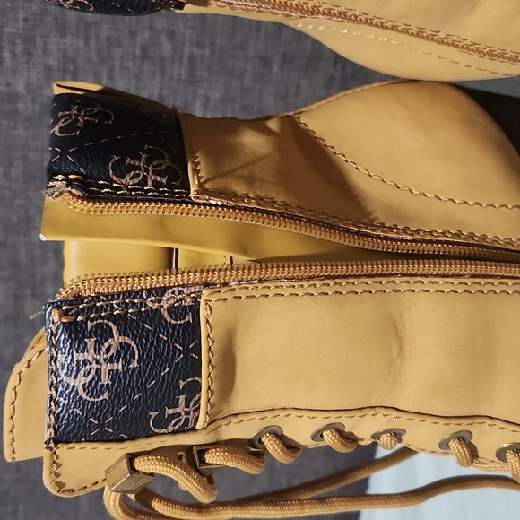 Guess heeled platform boots - Picture 4 of 7